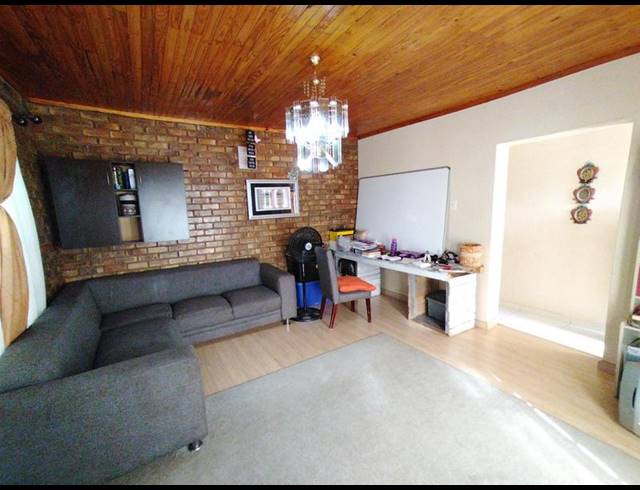 3 BEDROOM HOUSE FOR SALE IN LAUDIUM